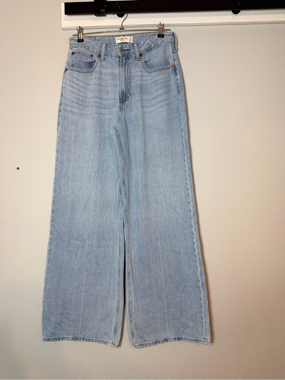 Abercrombie & Fitch Curve Love The Wide Leg High Rise Jeans Size 4L 4 Long or 27 - Picture 2 of 9